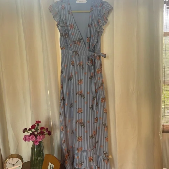 ASTR The Label Dress, Gorgeous Blue Floral, Like New, Size M, One of a Kind! - Picture 5 of 10